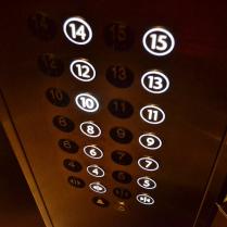 Liftikõne ehk elevator pitch’i mõiste pärineb algselt ettevõtlusest, kus kasutatakse loomult lühikest, 30 sekundi kuni 1 minuti pikkust liftikõnet investoritele äriideede müümiseks.